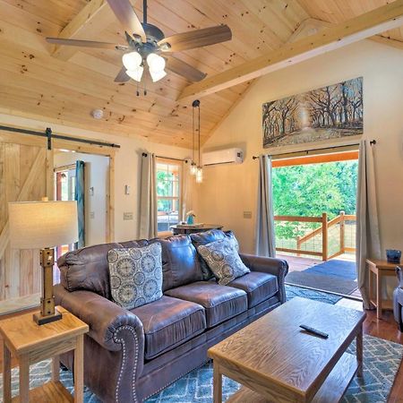 Cozy Riverfront Cabin With Private Deck And Hot Tub! ブライソン・シティ エクステリア 写真